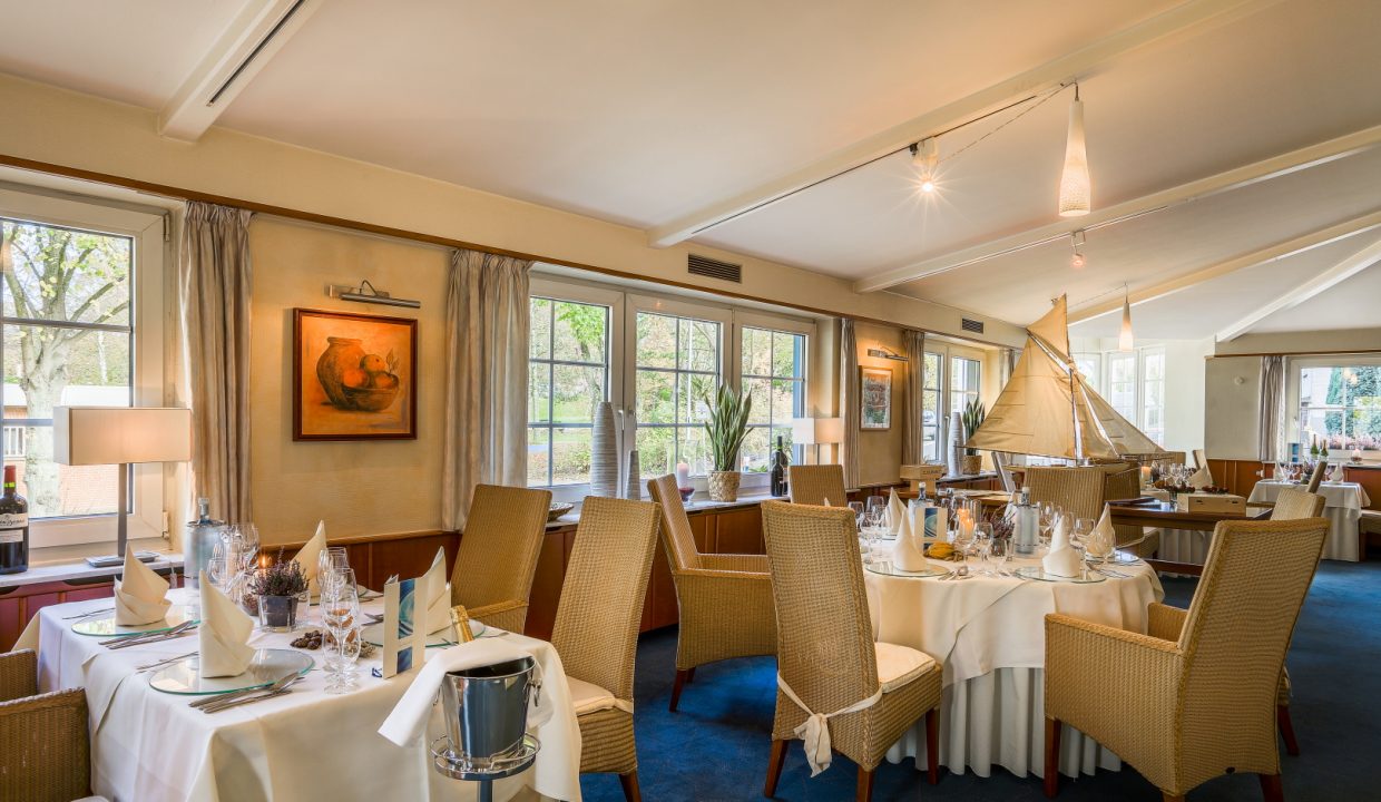 Restaurant_runde_Tische_3_HDR2