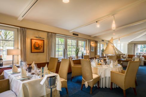 Restaurant_runde_Tische_3_HDR2